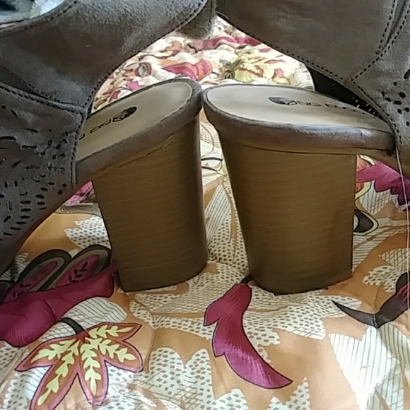 Shoes - Picture 2 of 4